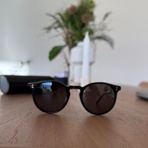 Italic Round Black Round Sunglasses